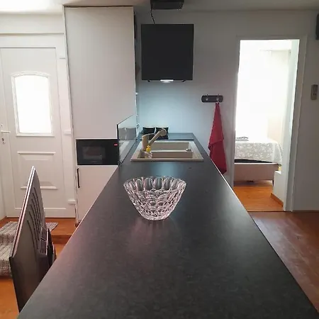 T And T Appartement Ražanac
